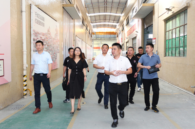 浙江省温岭市招商局代表团莅临樱花集团参观考察